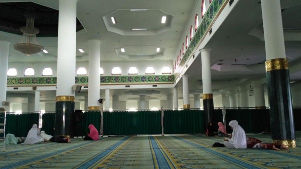 Usai Salat Zuhur Masjid Agung An Nur Jadi Tempat Istirahat