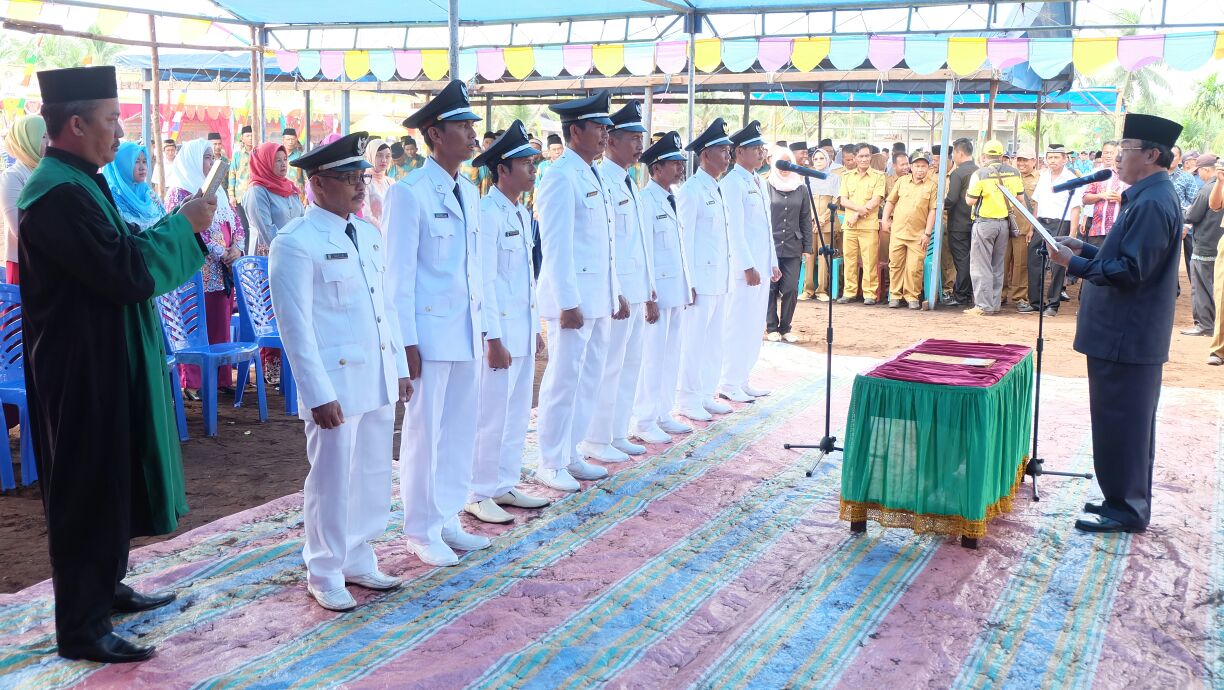 Lantik 8 Kades di Pulau Burung, Bupati Inhil Berpesan Untuk Selalu Amanah dalam Menjalankan Tugas