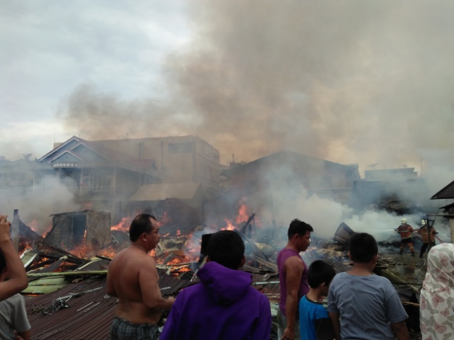 Belasan Rumah Terbakar di Kampung Dalam, Pekanbaru
