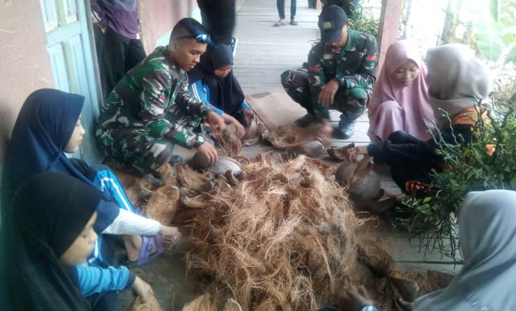 Satgas TMMD Kodim 0314/Inhil Juga Aktif Membina para Pelajar Agar Kreatif