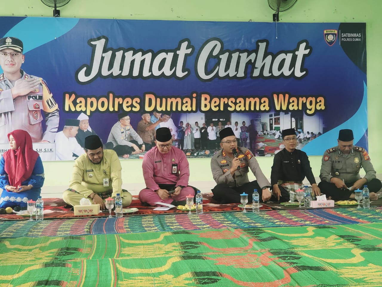 Jumat Curhat di Medang Kampai, Kapolres Dumai Sampaikan Nomor WA Pengaduan