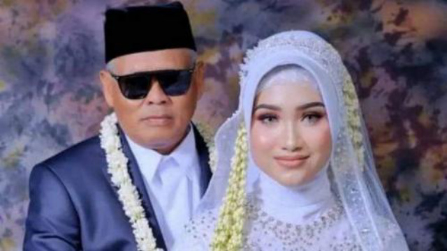 Potret Mesra Haji Sondani Fia Barlanti Liburan Usai Menikah, Kayak Anak ABG!