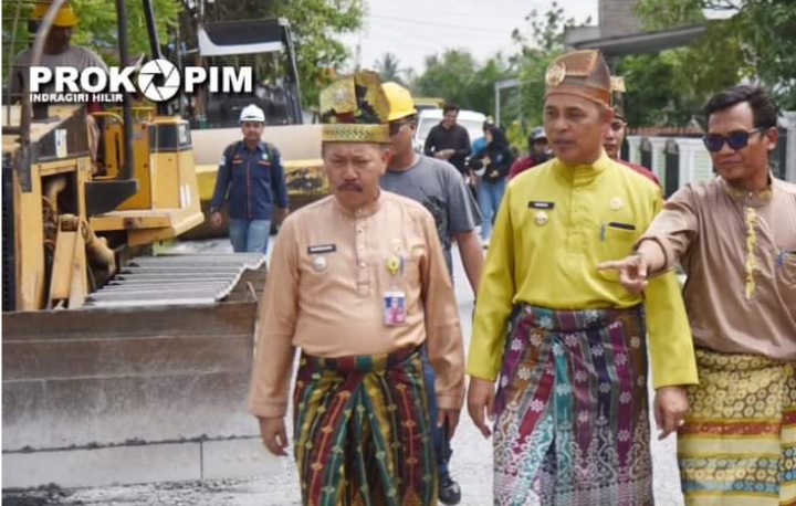 Pj Bupati Herman Datangi Lansung Pengerjaan Ruas Jalan SKB Tembilahan