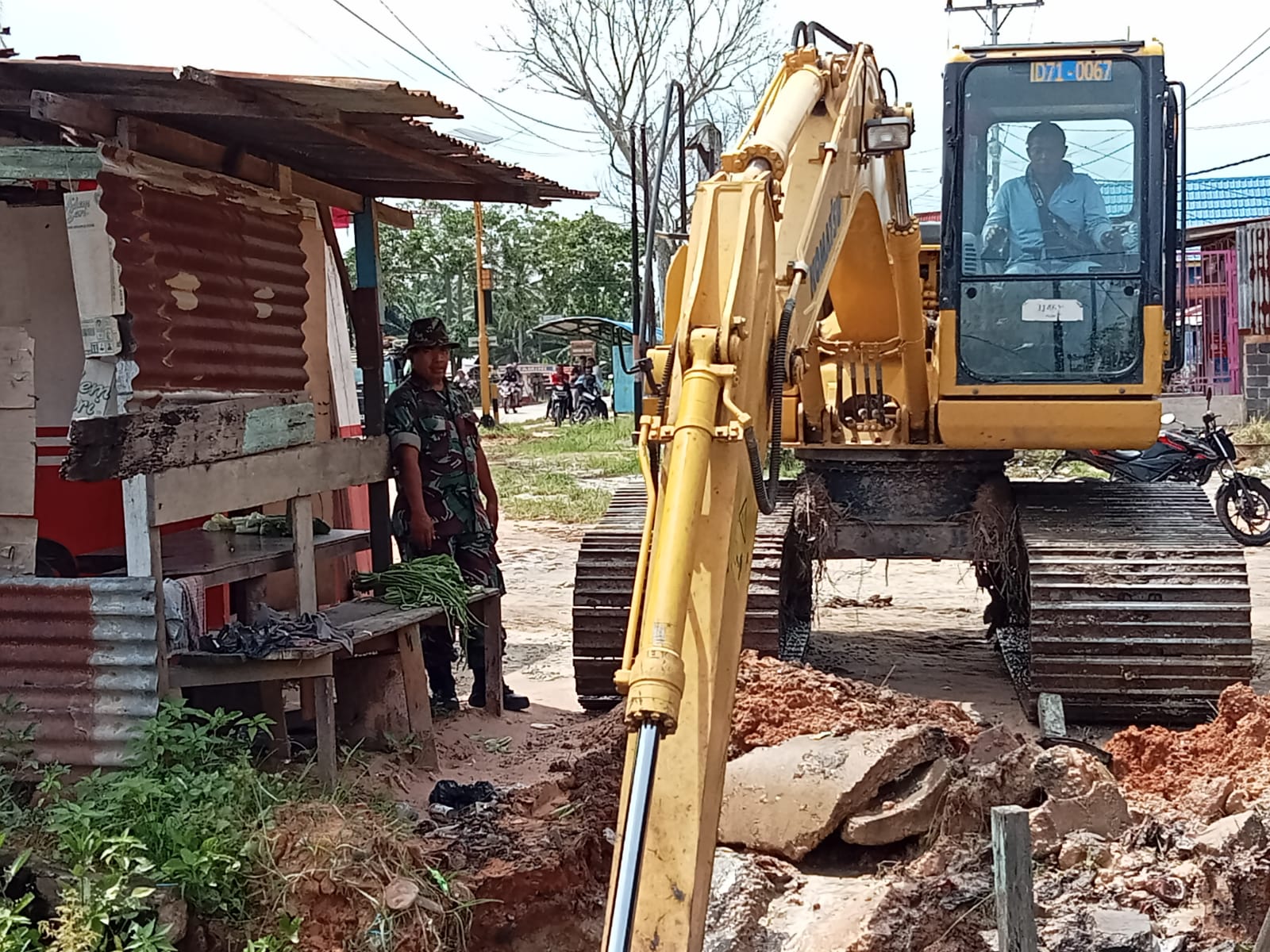 Pembersihan Dilakukan, Ini Harapan Babinsa Kepada Masyarakat