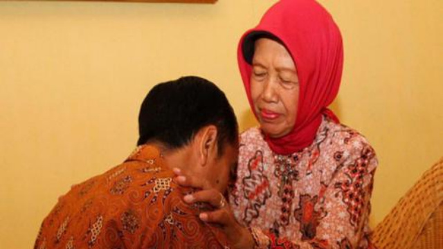Jokowi Ucapkan Selamat Hari Ibu