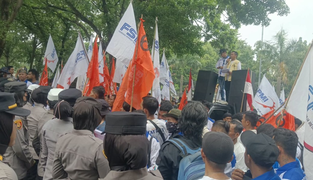 FSPMI Riau Gelar Aksi di DPRD, Tuntut Kenaikan Upah hingga Penghapusan Outsourcing