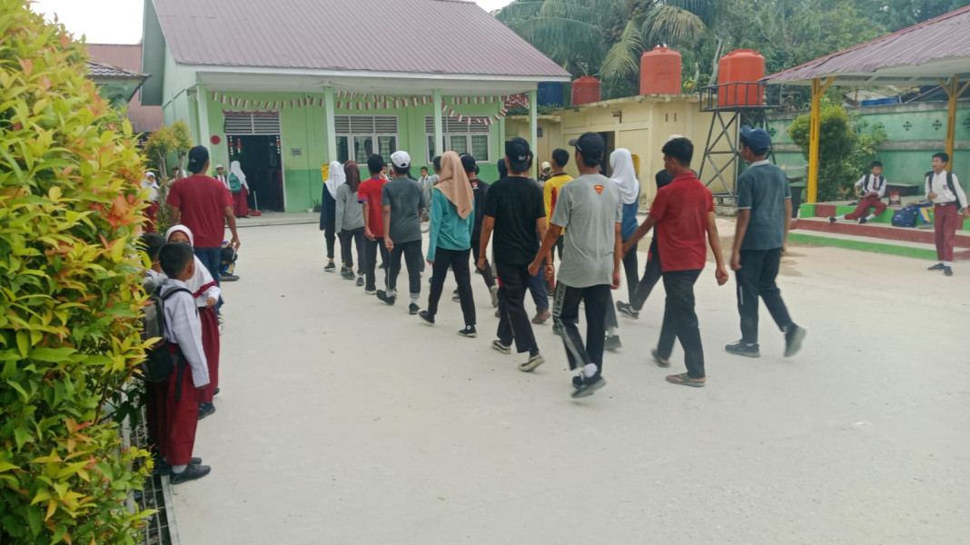 Koramil 01/Dumai Latih Disiplin Siswa SMPN 14 Dumai Melalui Pelatihan PBB