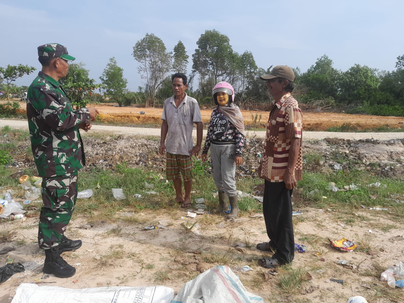 Sosialisasi Pencegahan Karhutla Oleh Sertu Aslim Lubis