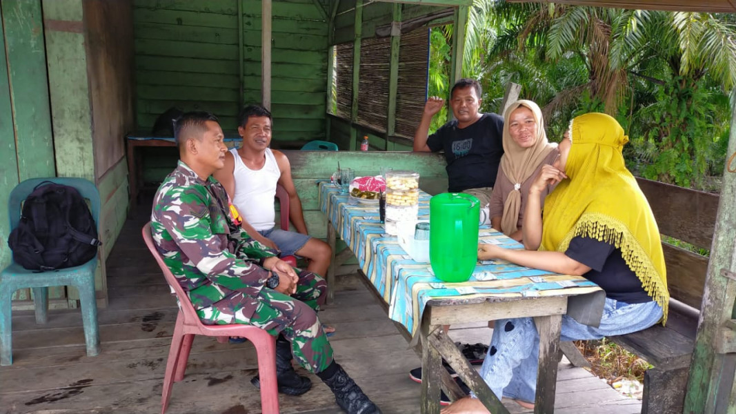 Komsos Bersama Masyarakat, Serda Iwan Sahputra Sampaikan Ini