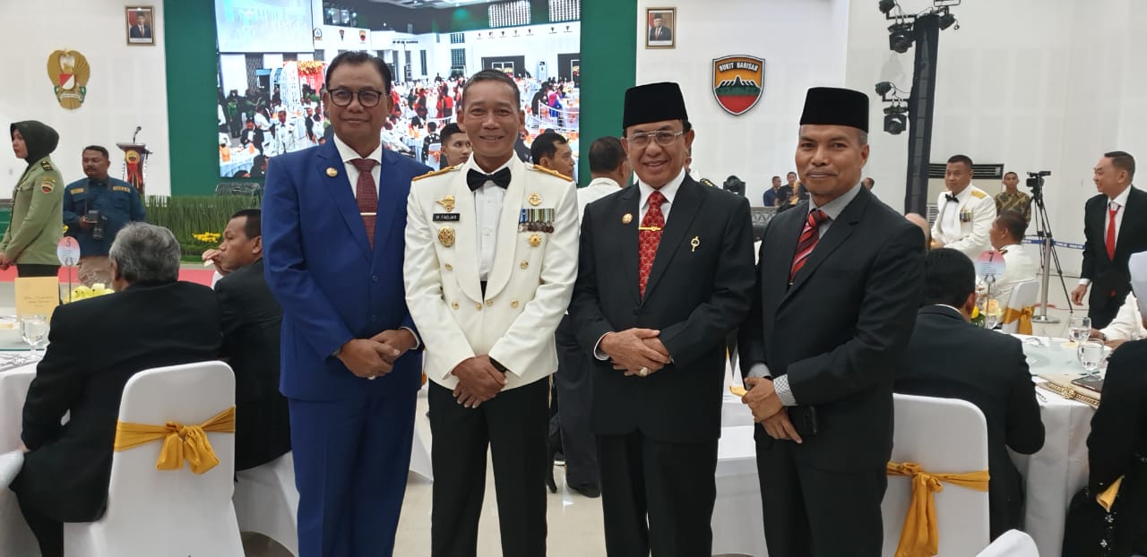 Bupati Suyatno Terima Penghargaan Kodam 1/Bukit Barisan Terkait Penanggulangan Karhutla