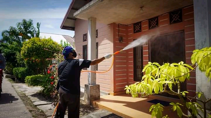 Tim Gugus Dumai Lakukan Penyemprotan Desinfektan di Kelurahan Jaya Mukti