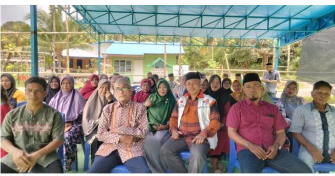 Hanafi Ekra Reses di Lapangan Bola Volly