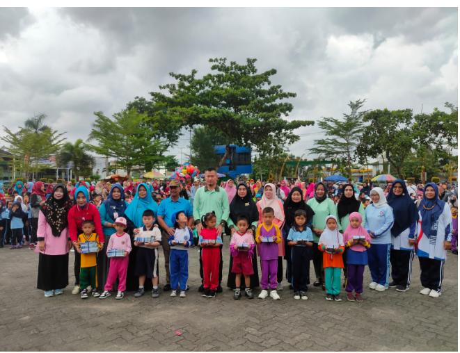 Sekdako Tanjungpinang Ikut Senam Bersama Anak-anak TK