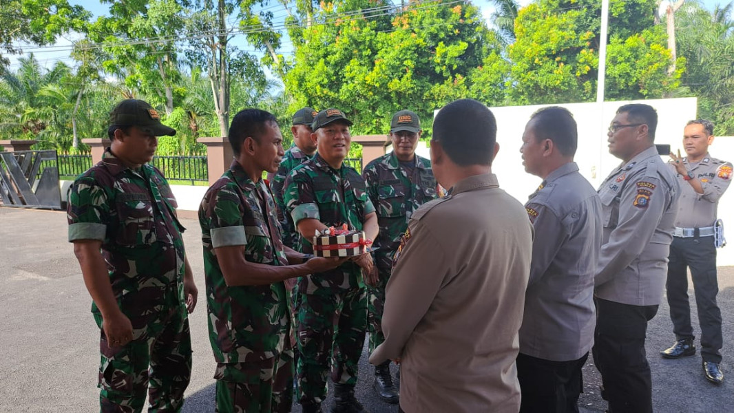 Danramil 01/Dumai Kunjungi Polsek untuk Ucapkan Selamat HUT Bhayangkara ke-78