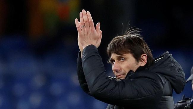 Conte Resmi Latih Inter, Pendukung Juve Murka