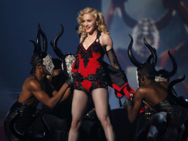 Madonna Digosipkan Menjalin Kasih dengan 'Brondong'