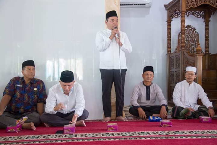 Bupati Labuhanbatu Lakukan Kegiatan Jumat Keliling di Kelurahan Perdamean