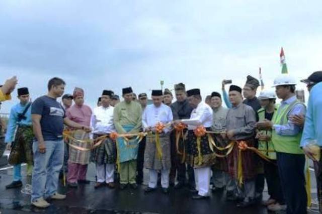 Gubri Resmikan Jembatan Siak IV dan 2 Fly Over di Pekanbaru