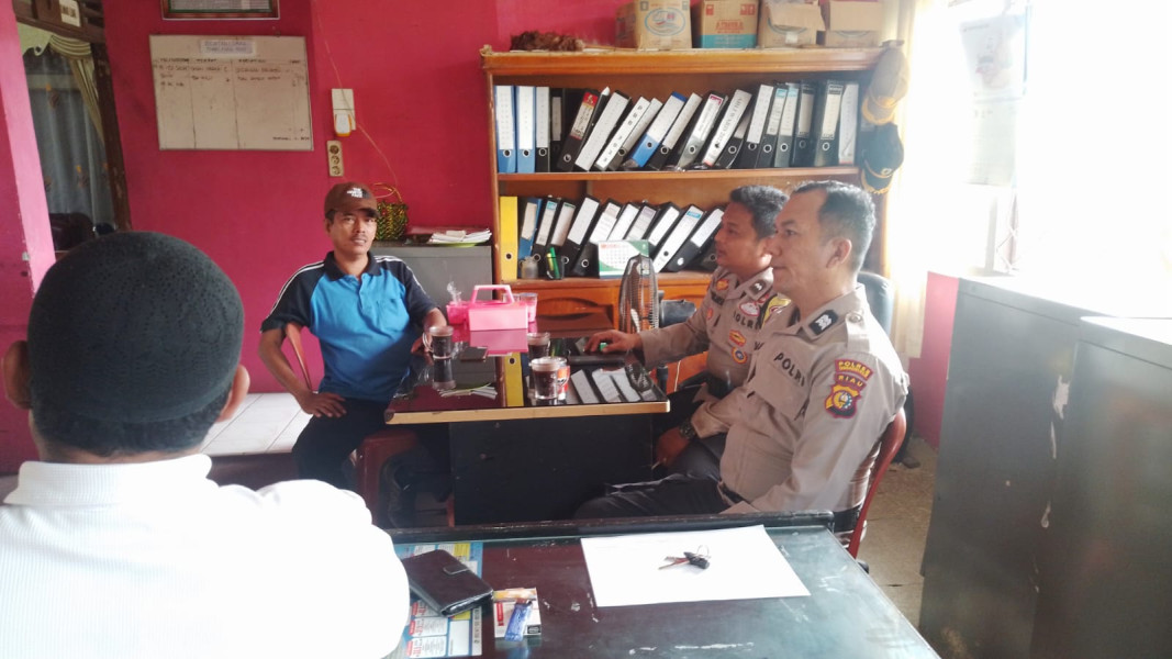 Upaya Cooling System Terus Dilakukan, Aipda Dedi Laiya Sampaikan Pesan Pemilu kepada Staf Kelurahan