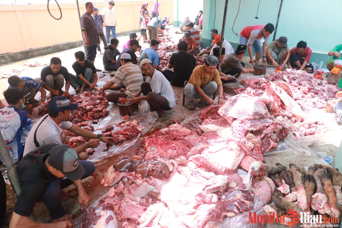 Masjid Nurul Haq Sembelih 9 Sapi dan 8 Kambing