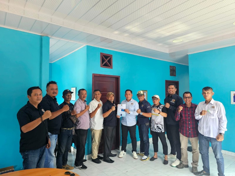 Enam Wartawan Dumai Terima Kartu Anggota Muda PWI, Ketua PWI Dumai: Jaga Marwah Organisasi