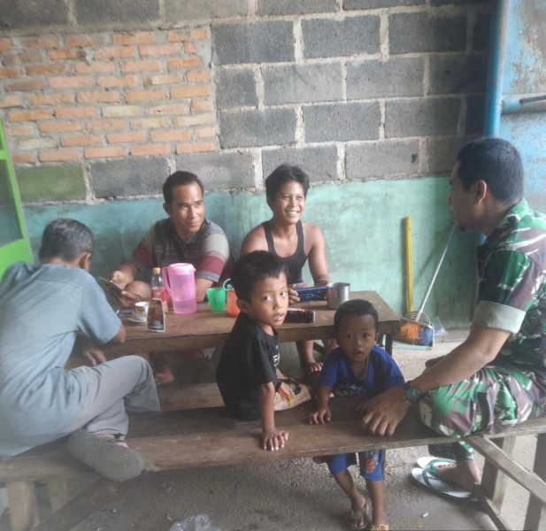 Jaga keamanan Wilayah, Serma Nofrianto Laksanakan Komsos