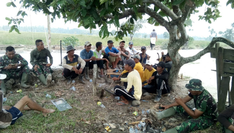 TNI dan Warga di Lokasi Sasaran TMMD ke 106 Sudah Seperti Keluarga
