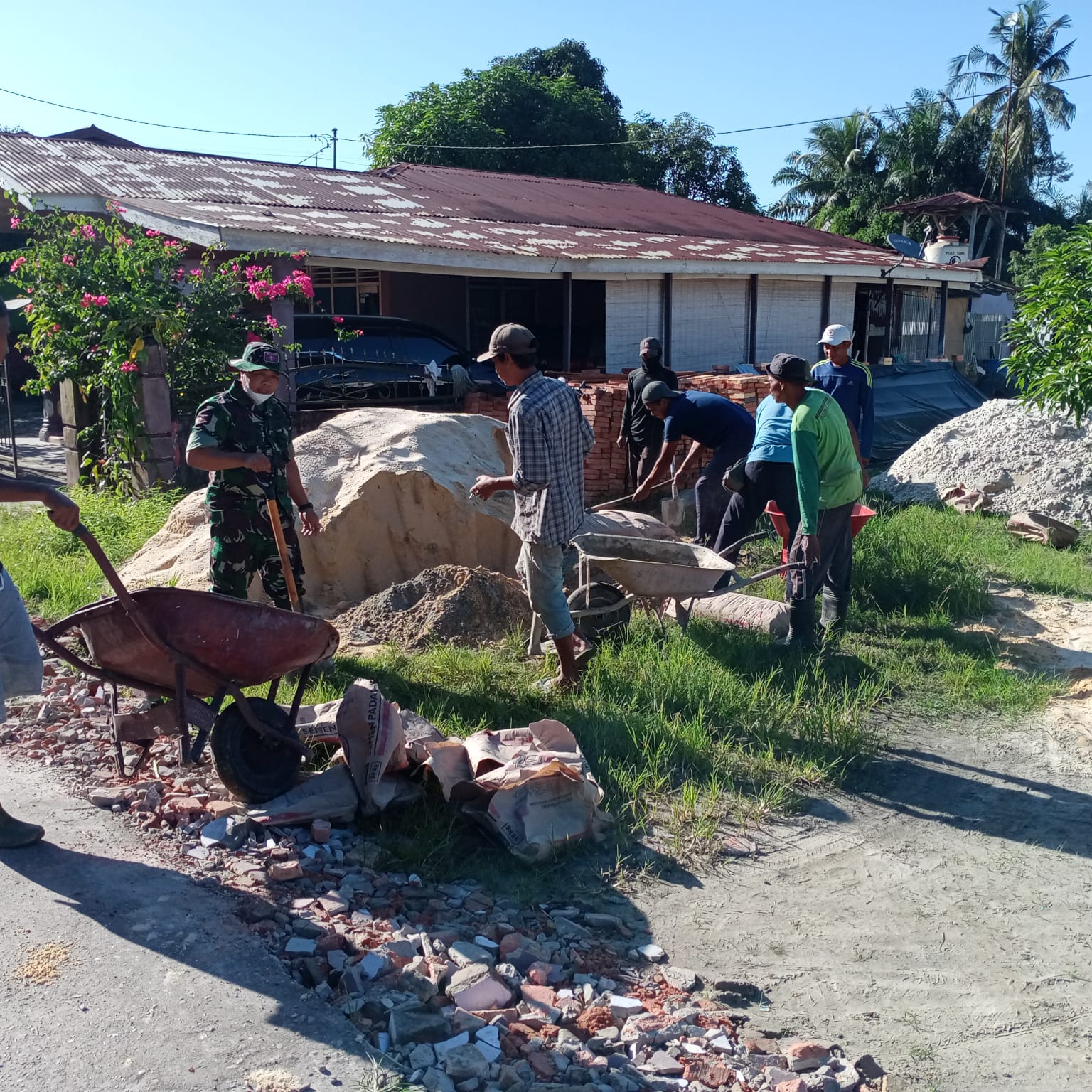 Pelda Joko Gotong Royong Bersama Masyarakat