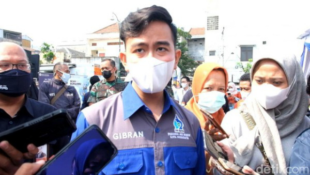 Merah Putih Gagal Berkibar Saat Upacara HUT RI, Gibran Minta Maaf