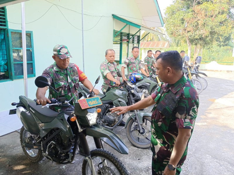 Danramil 02 Kapten Inf Syuar Hendri Lakukan Pemeriksaan Kendaraan Personil