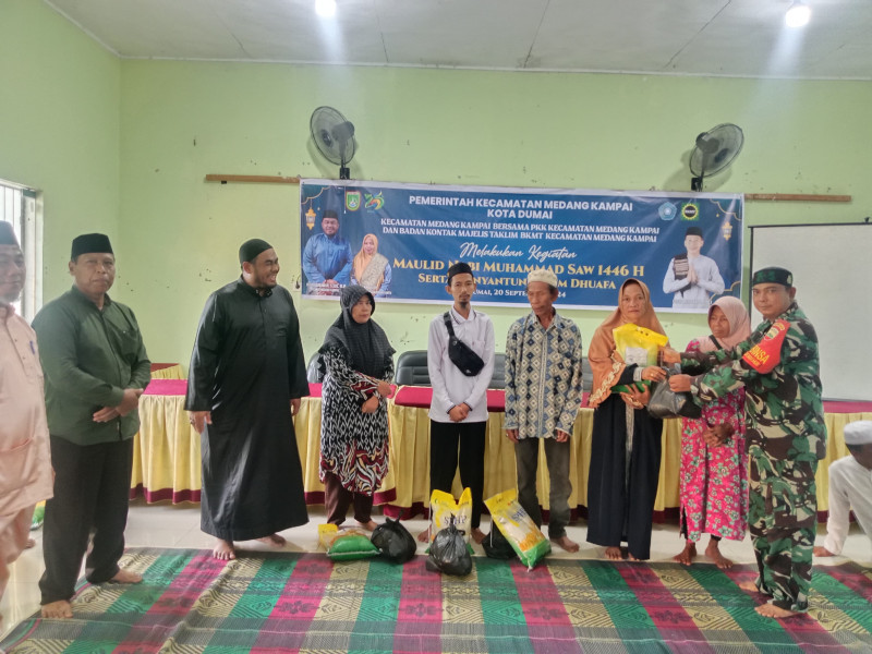 Babinsa Teluk Makmur Ikuti Peringatan Maulid Nabi dan Santunan Kaum Dhuafa di Medang Kampai