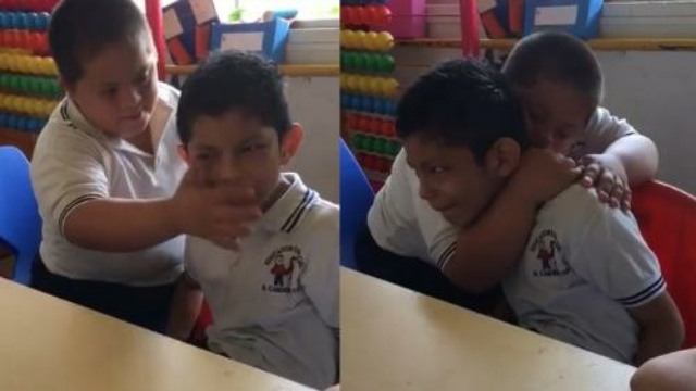 Viral Video Bocah Down Syndrome Hibur Temannya yang Idap Autisme