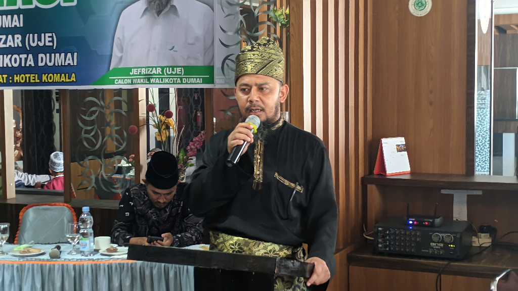 Menyempatkan Ziarah ke Makam Uwo Amris, Uje Deklarasikan Diri Ikut Bursa Pencalonan Wakil Walikota