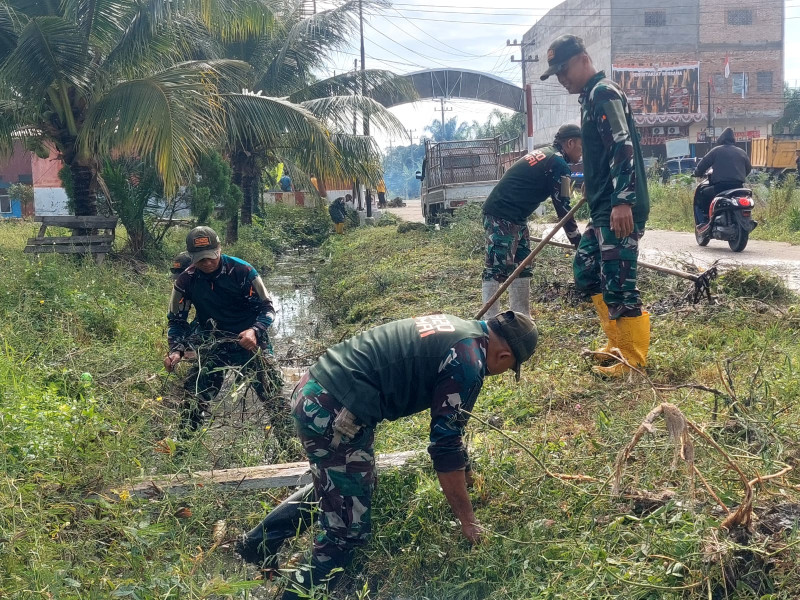 Kodim 0320/Dumai Gelar Gotong Royong Jaga Lingkungan Bersama Masyarakat
