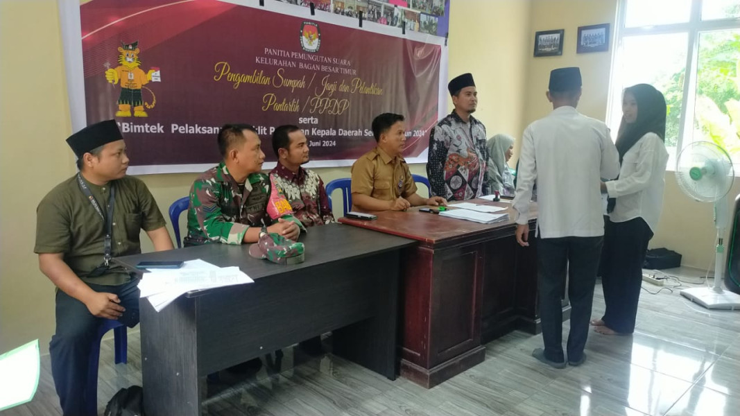 Sertu Jumat Desmanto Saksikan Pengambilan Sumpah Petugas Pantarlih