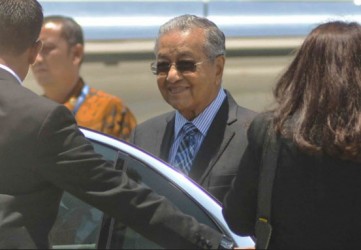 Istri PM Mahathir Mohamad Dilarikan ke Rumah Sakit