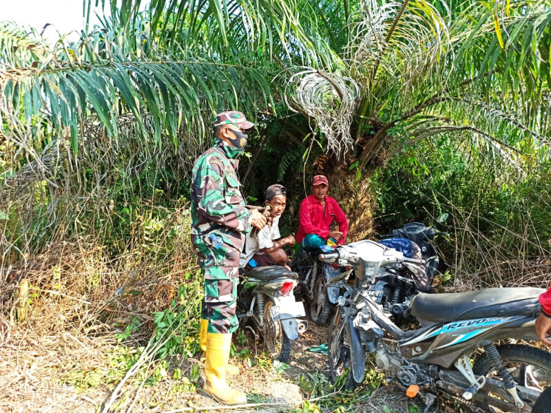 Komsos Serda Miftah Untuk Menjaga Wilayah Dari Karhutla