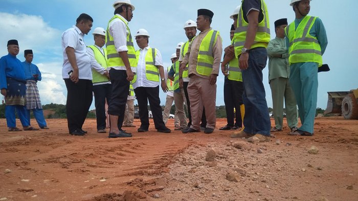Stadion Pulau Dompak Pakai Rumput Standar FIFA
