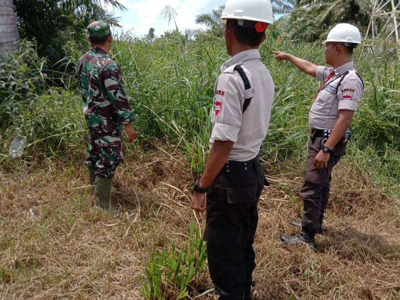 Pastikan Wilayahnya Aman, Sertu Jainal Arifin Laksanakan Patroli