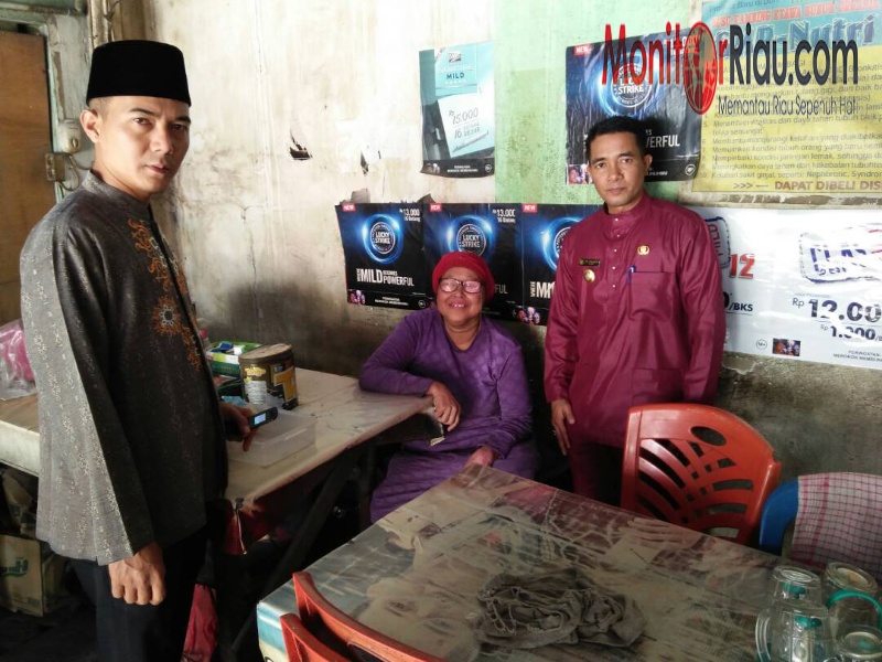 Kades Tambusai Batang Dui Kecamatan Mandau, Kunjungi Warganya yang Terkena Penyakit Tumor