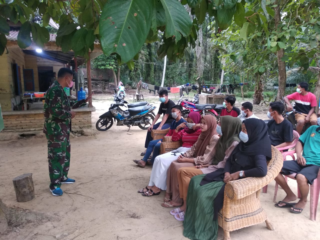 Satgas TMMD Berikan Penyuluhan Tentang Narkoba Kepada Warga