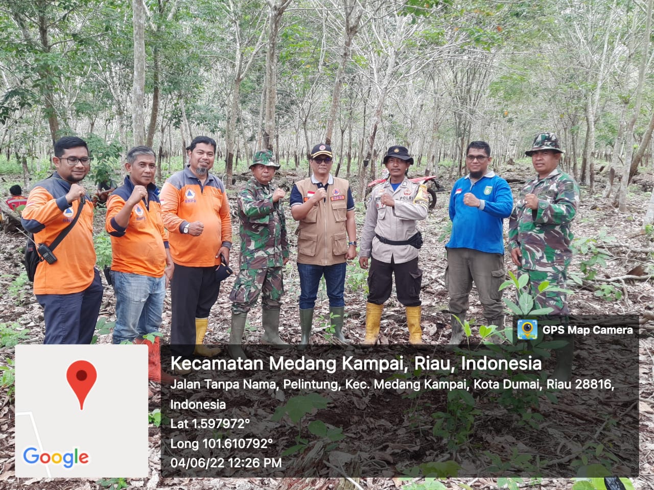 Kalaksa BPBD Provinsi Riau Tinjau Langsung Proses Pemadaman Karhutla di Dumai