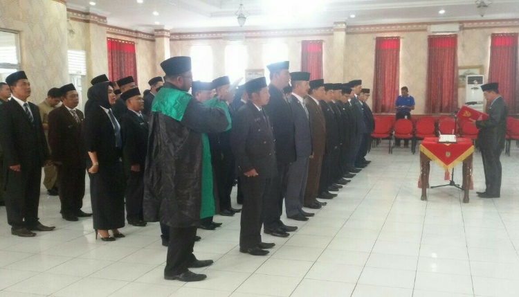 Sekda Rohil Lantik 44 Pejabat Eselon III dan IV