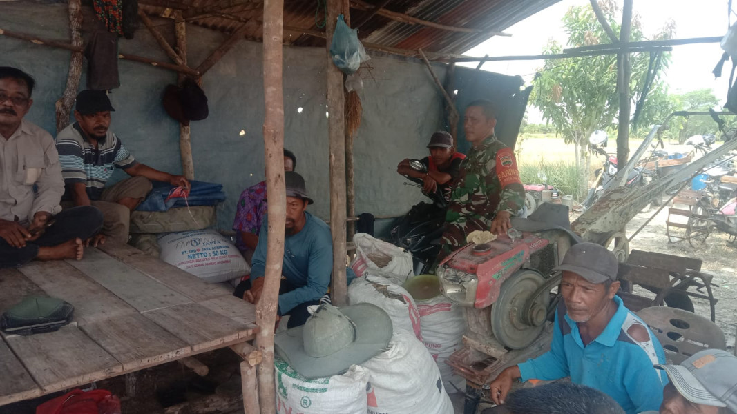 Mengedukasi Masyarakat Mengenai Karhutla, Sertu Jainal Arifin Laksanakan Komsos