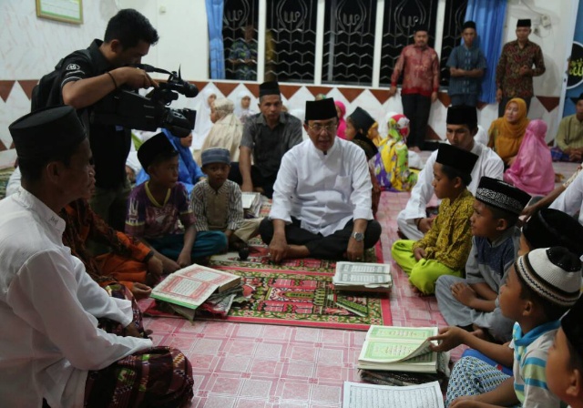 Anak-anak Antusias Ikuti Bupati HM Wardan Mengaji