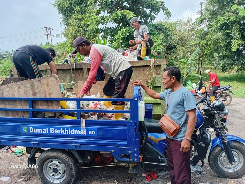 Gerak Cepat LPS Ratu Sima, 12 Personel Diterjunkan Jaga Kebersihan Dumai Selatan