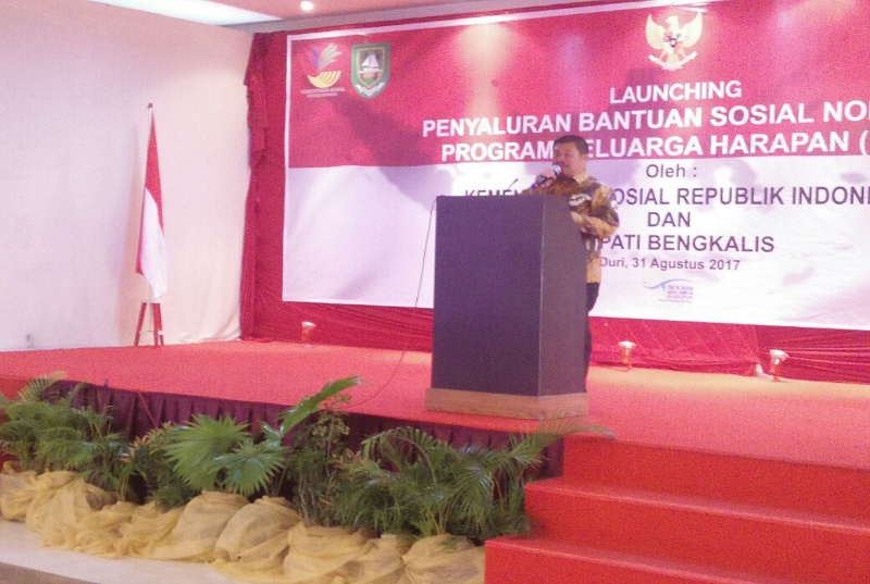 Bupati Bengkalis Menghadiri Program Keluarga Harapan (PKH)