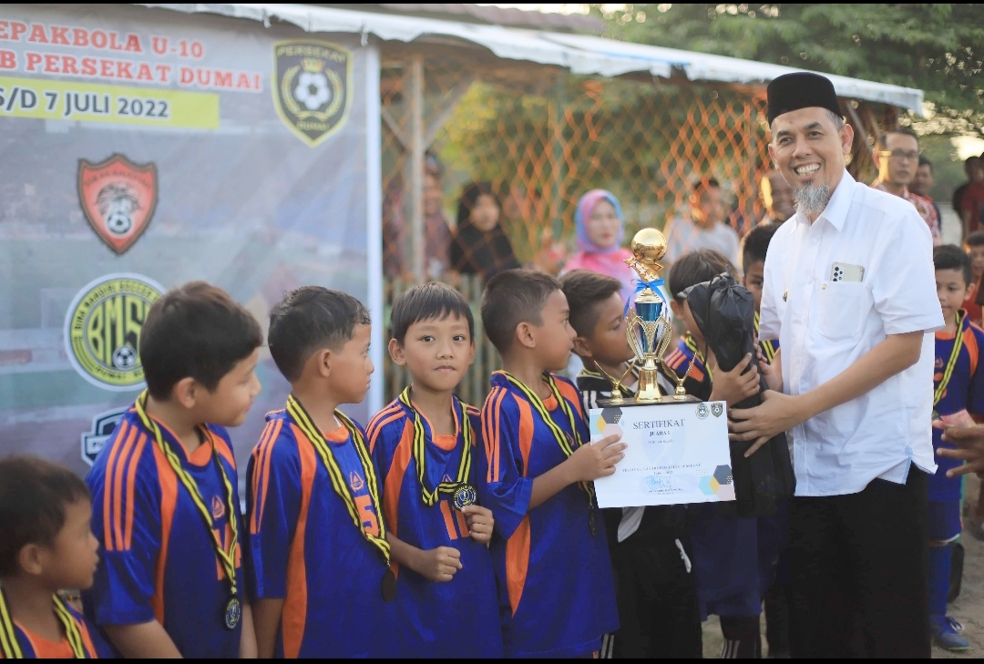 Walikota Dumai Tutup Festival Sepakbola U-10 SSB Persekat