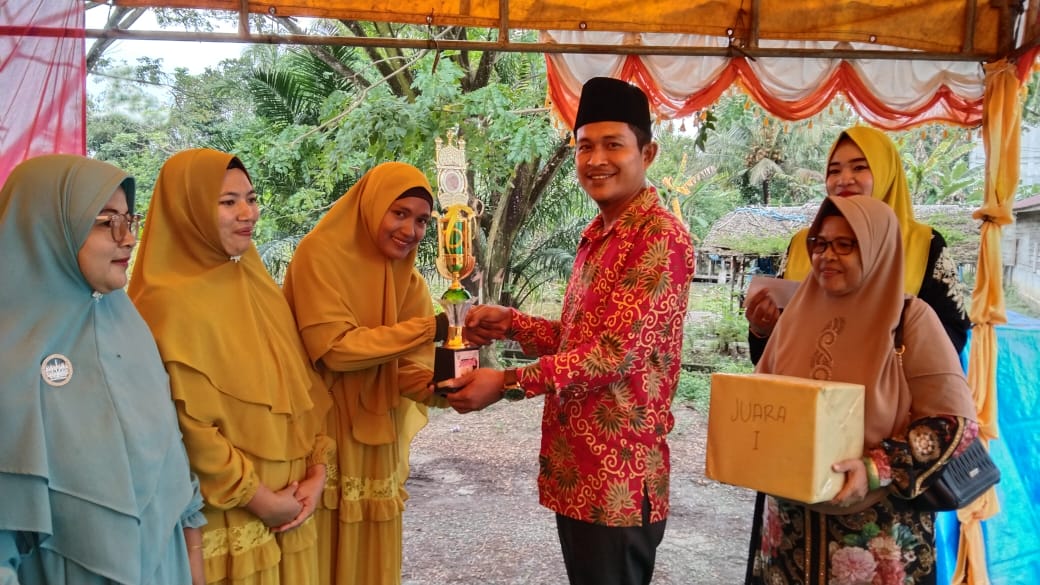 Pelestarian Budaya Islami, TP PKK Desa Pangkalan Nyirih Gelar Festival Gebyar Rebana