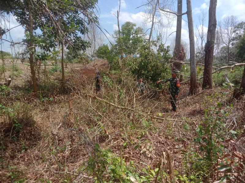 Serda Agustinus Laksanakan Patroli Untuk Mencegah Karhutla